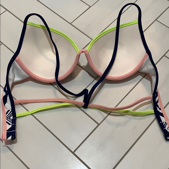 VS Push-Up Bikini Top - Picture 2 of 3